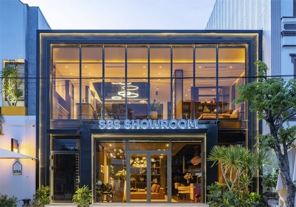 <p style="text-align: center;"><strong>Bảng hiệu Showroom</strong></p>